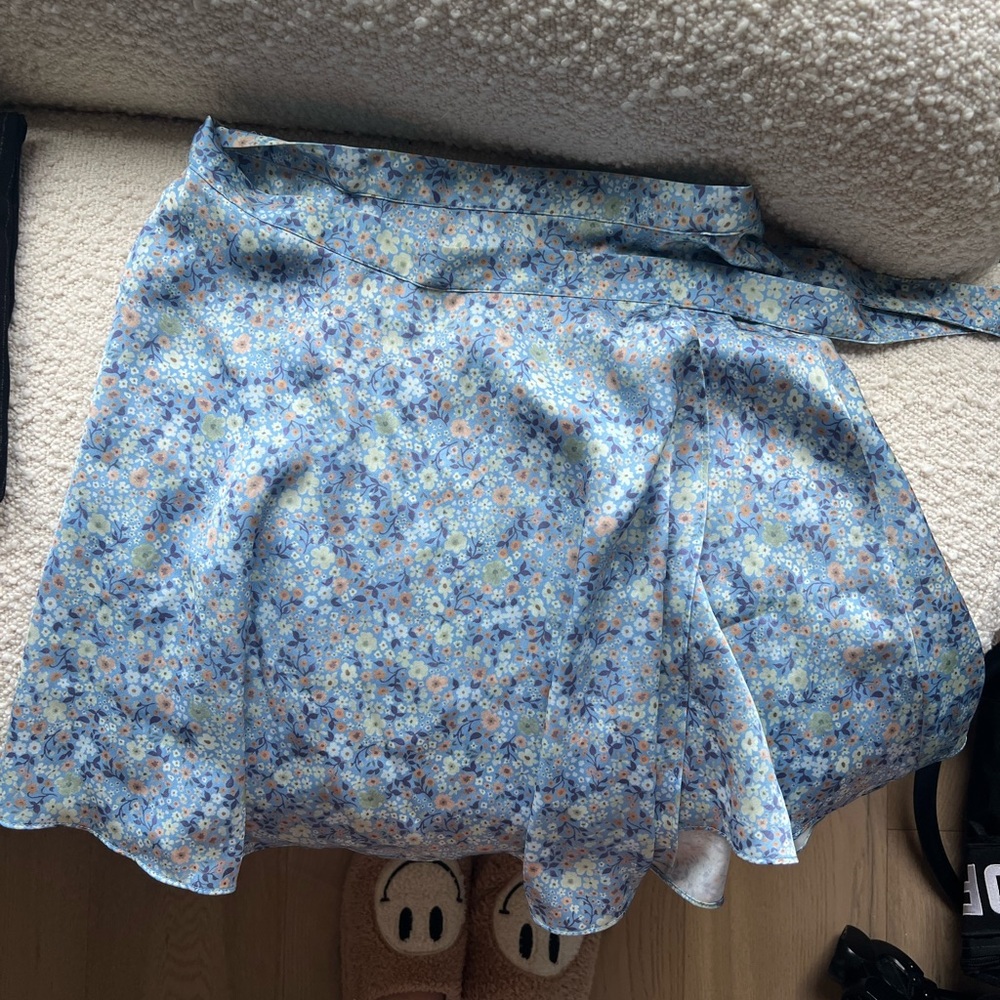 Aritzia Wilfred Winslet Blue Floral Mini Wrap Skirt